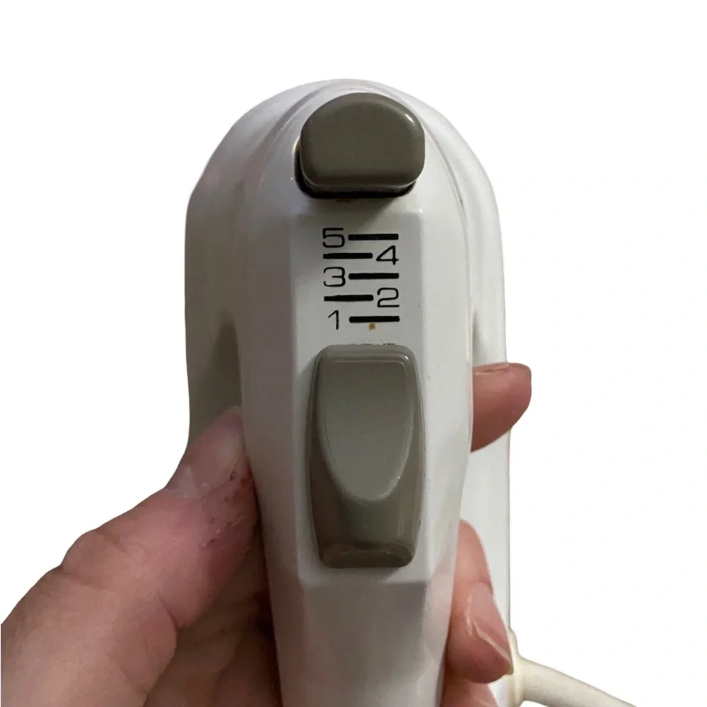 KitchenAid Classic Plus 5 (Model KHM5TBWH2) Electronic 5-Speed Hand Mixer